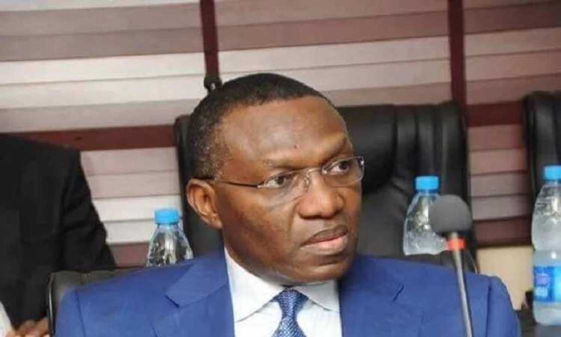 Kotu ta bayar da umurnin a damko wani Sanatan jam'iyyar APC Kotu ta bayar da umurnin a damko wani Sanatan jam'iyyar APC