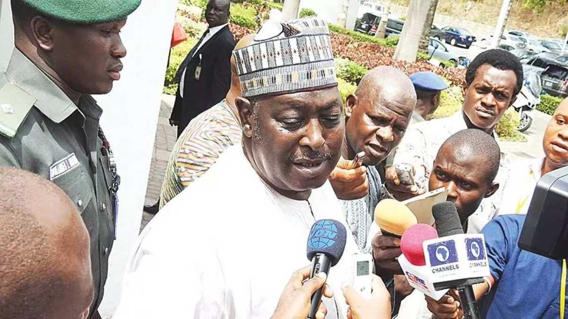 EFCC ta sake gurfanar da Babachir a gaban sabon alkali a kan kwangilar cire shu'umar ciyawa a kan N544m