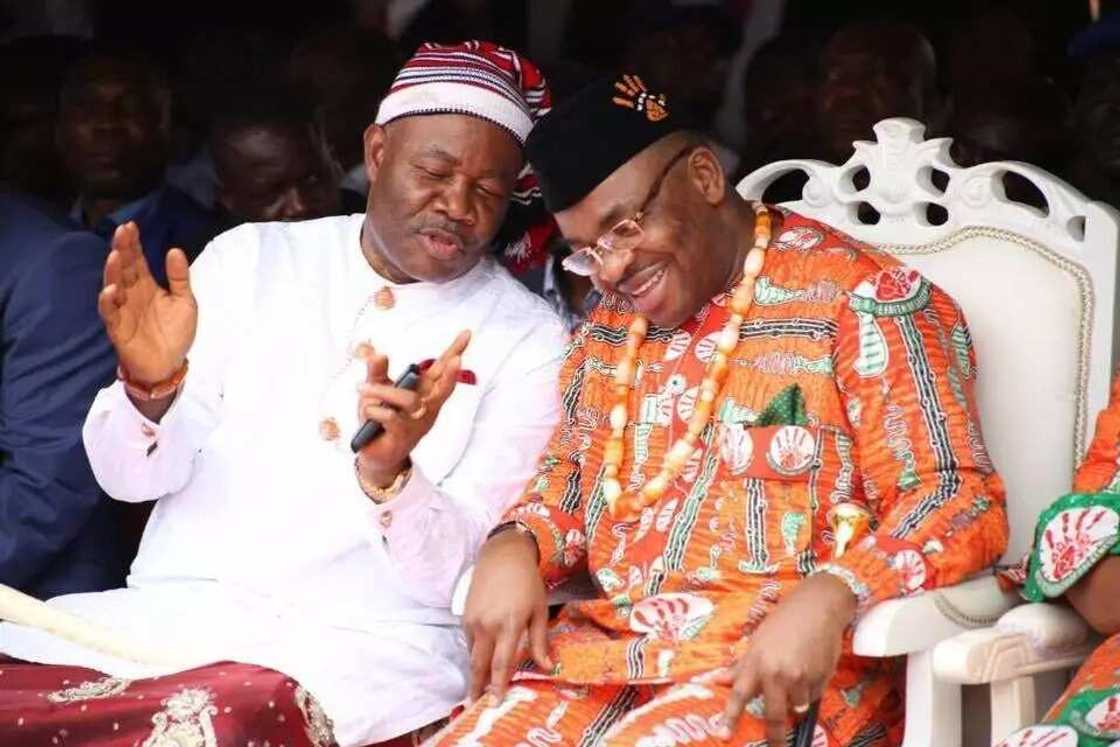 Rikici shakaf ya barke a APC, ‘Ya ‘yan Jam’iyya sun ki yi wa Ministan Buhari mubaya’a Rikici shakaf ya barke a APC, ‘Ya ‘yan Jam’iyya sun ki yi wa Ministan Buhari mubaya’a