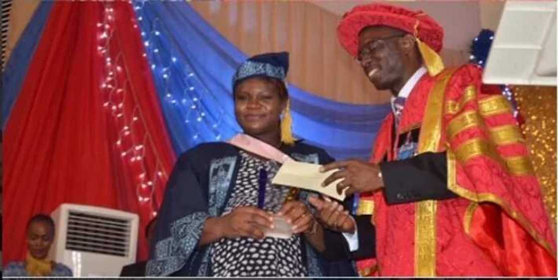 Lady emerges best graduating student in LASU years after attempting JAMB 7 times Lady emerges best graduating student in LASU years after attempting JAMB 7 times