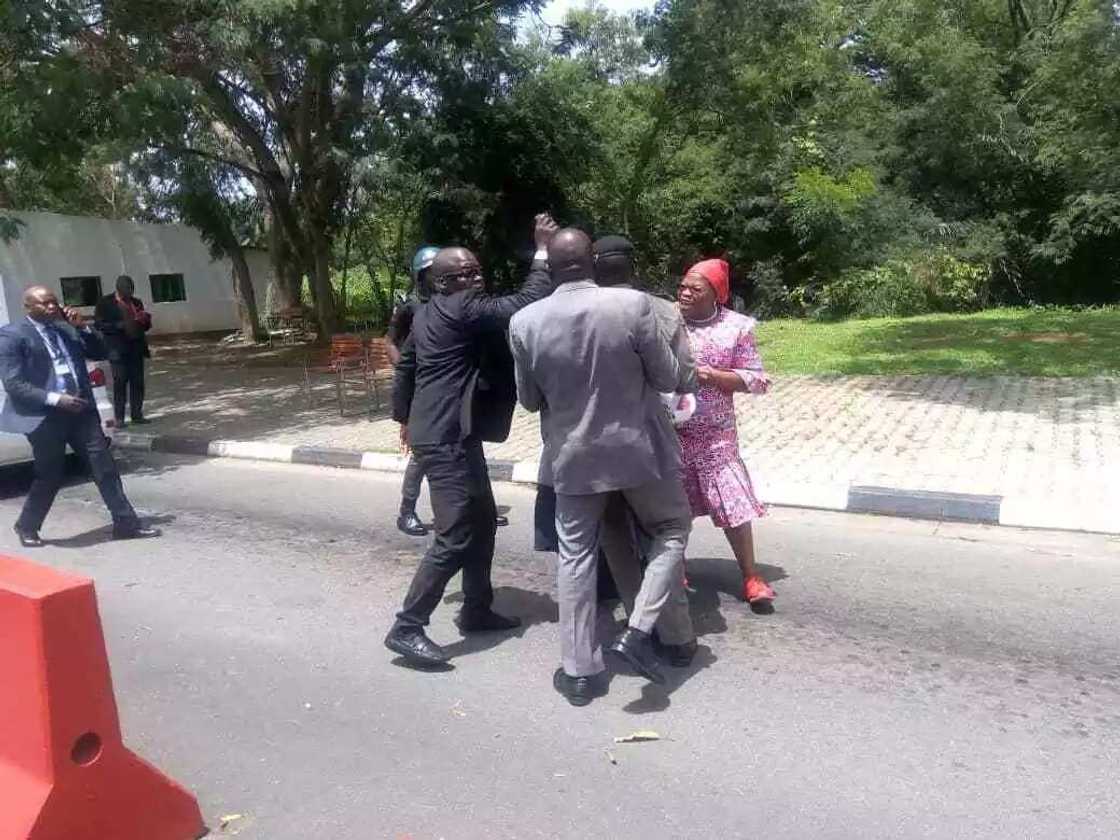 Oby Ezekwesili begins solo march to Villa over killing in Nigeria (photos) Oby Ezekwesili begins solo march to Villa over killing in Nigeria (photos)