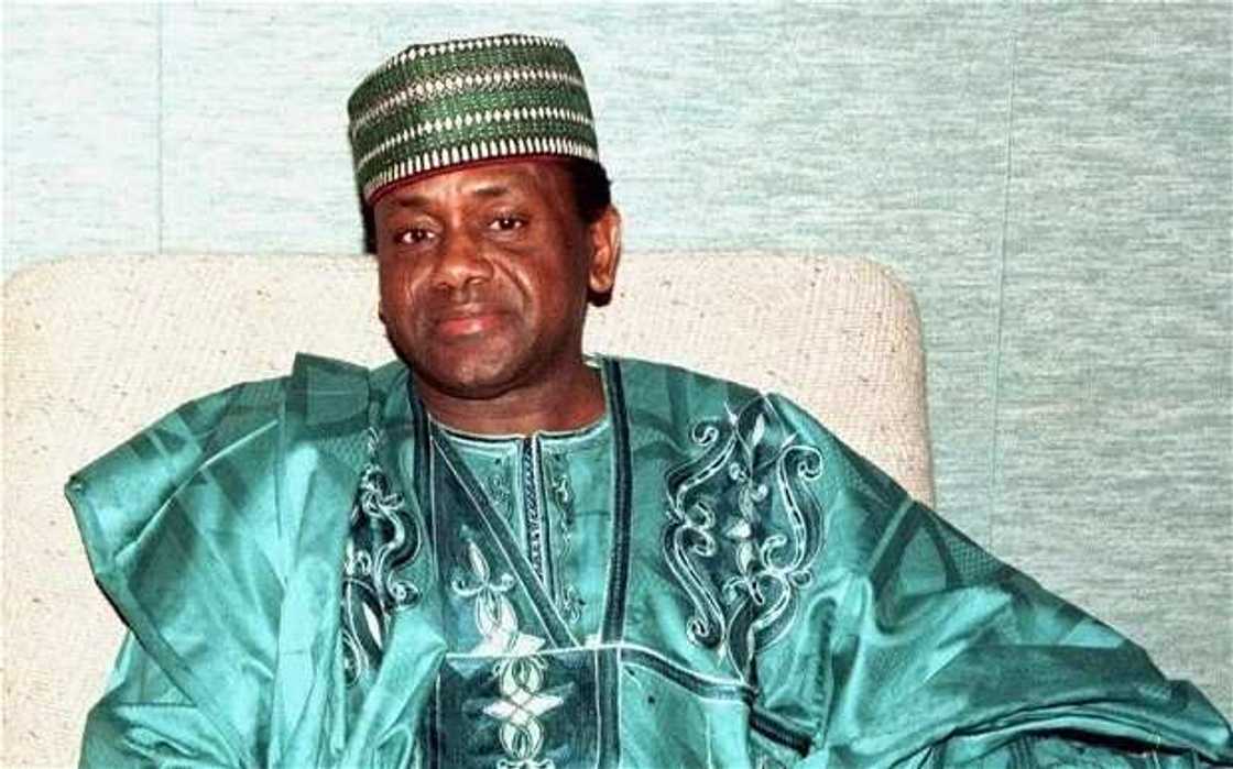 Mazan jiya: A yau marigayi Janar Sani Abacha ya cika shekaru 20 da mutuwa Mazan jiya: A yau marigayi Janar Sani Abacha ya cika shekaru 20 da mutuwa