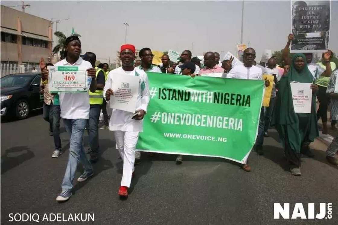 Live Updates: Anti-Government protest kicks off as Nigerians gather in Lagos, Abuja (photos,video) Live Updates: Anti-Government protest kicks off as Nigerians gather in Lagos, Abuja (photos,video)