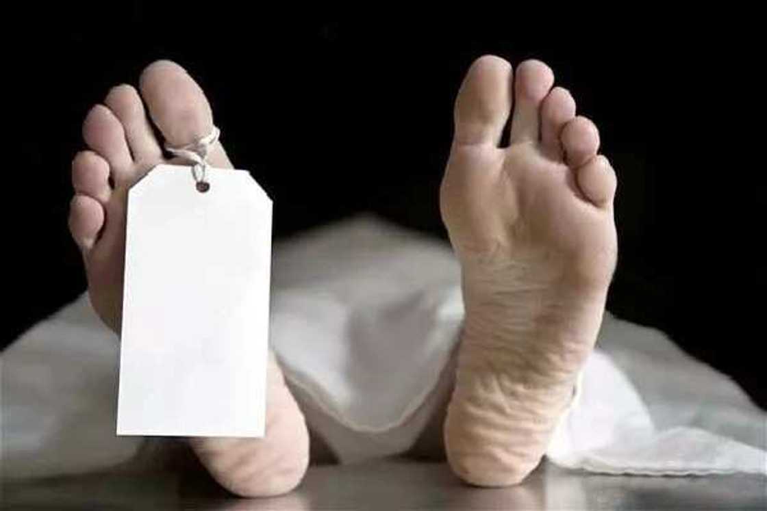 Mummunar cikawa: Ya mutu yayin da yaje kwartanci ɗakin wata mata Mummunar cikawa: Ya mutu yayin da yaje kwartanci ɗakin wata mata