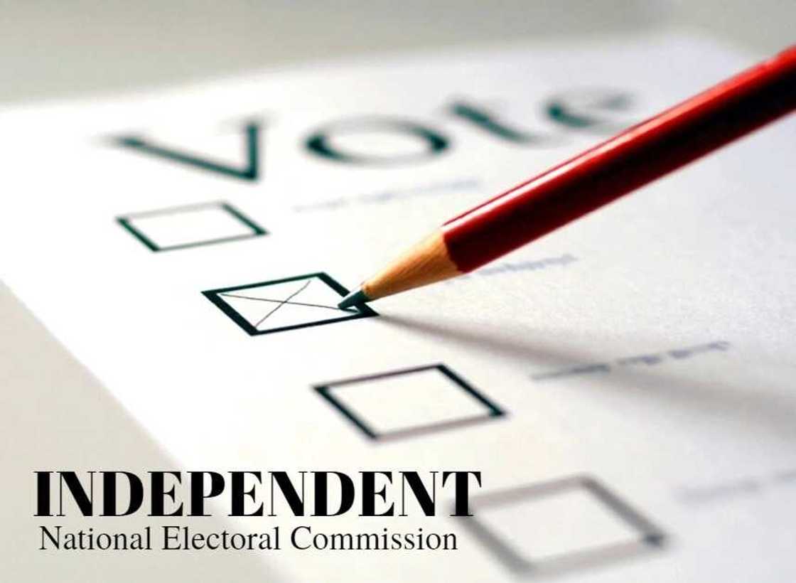 INEC ta saka ranar yin zabukan maye gurbi 12 a fadin kasar nan INEC ta saka ranar yin zabukan maye gurbi 12 a fadin kasar nan