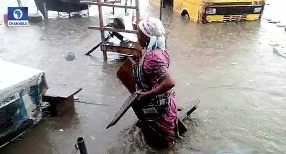 Flood hits Lagos, after early morning downpour Flood hits Lagos, after early morning downpour