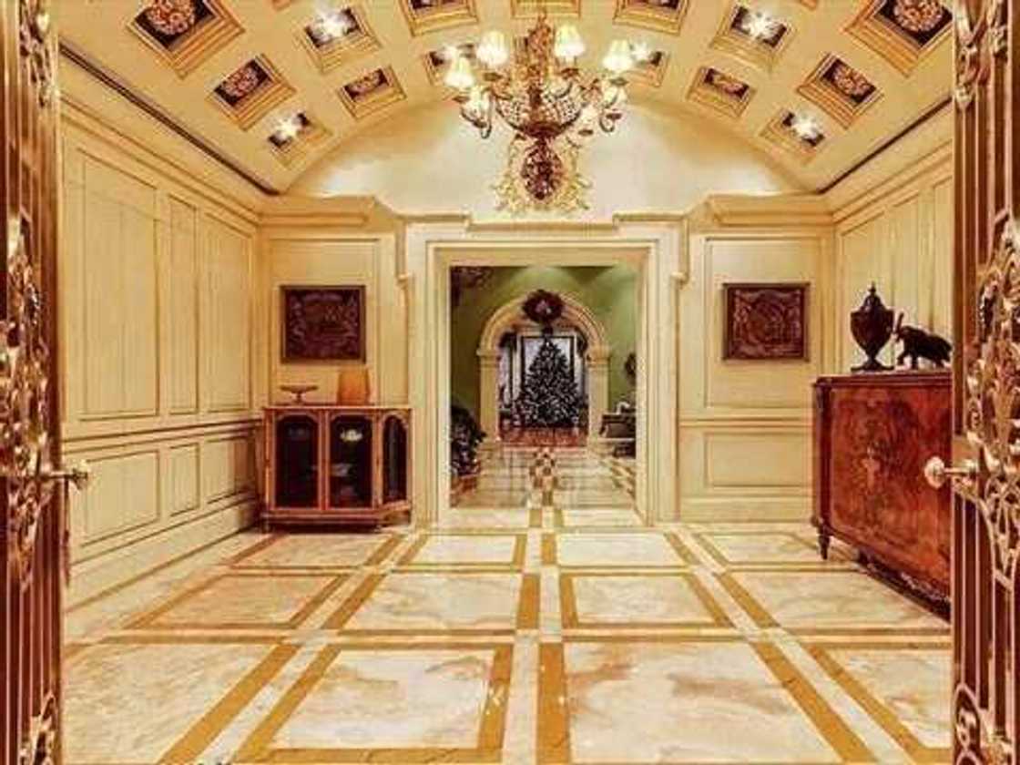 Kalli cikin katafaren gidan Dangote dake Abuja (Hotuna) Kalli cikin katafaren gidan Dangote dake Abuja (Hotuna)