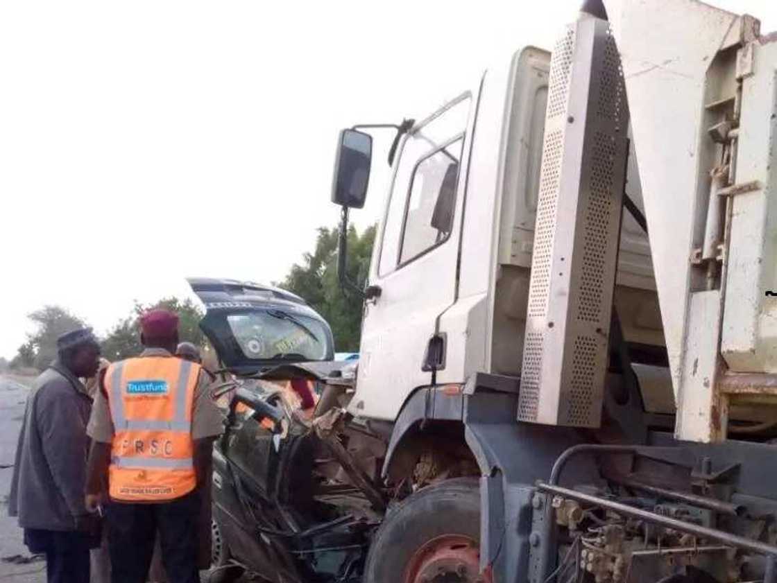 Hatsarin mota yayi sanadiyar mutuwar mutane 15 a jihar Jigawa Hatsarin mota yayi sanadiyar mutuwar mutane 15 a jihar Jigawa