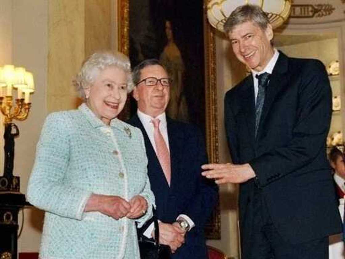 Abubuwan da dokar Birtaniyya ta ba Sarauniyar Ingila damar aiwatarwa Abubuwan da dokar Birtaniyya ta ba Sarauniyar Ingila damar aiwatarwa