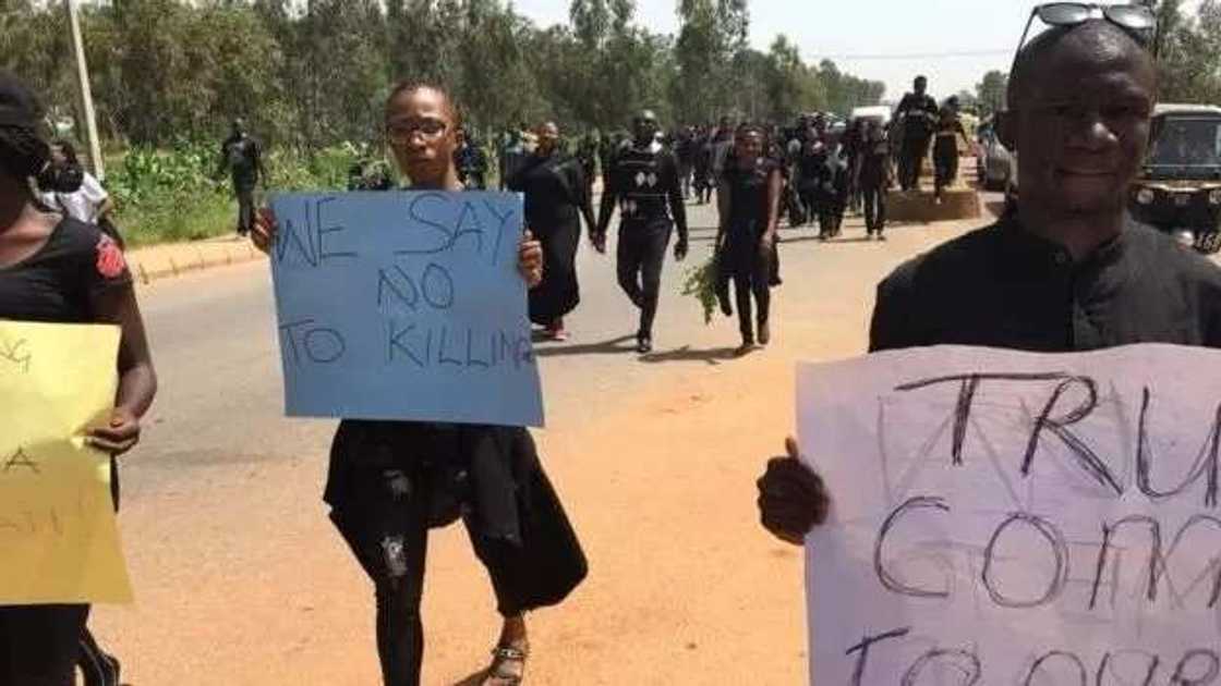 Kiristoci sunyi zanga-zanga a Jos, kalli hotuna Kiristoci sunyi zanga-zanga a Jos, kalli hotuna