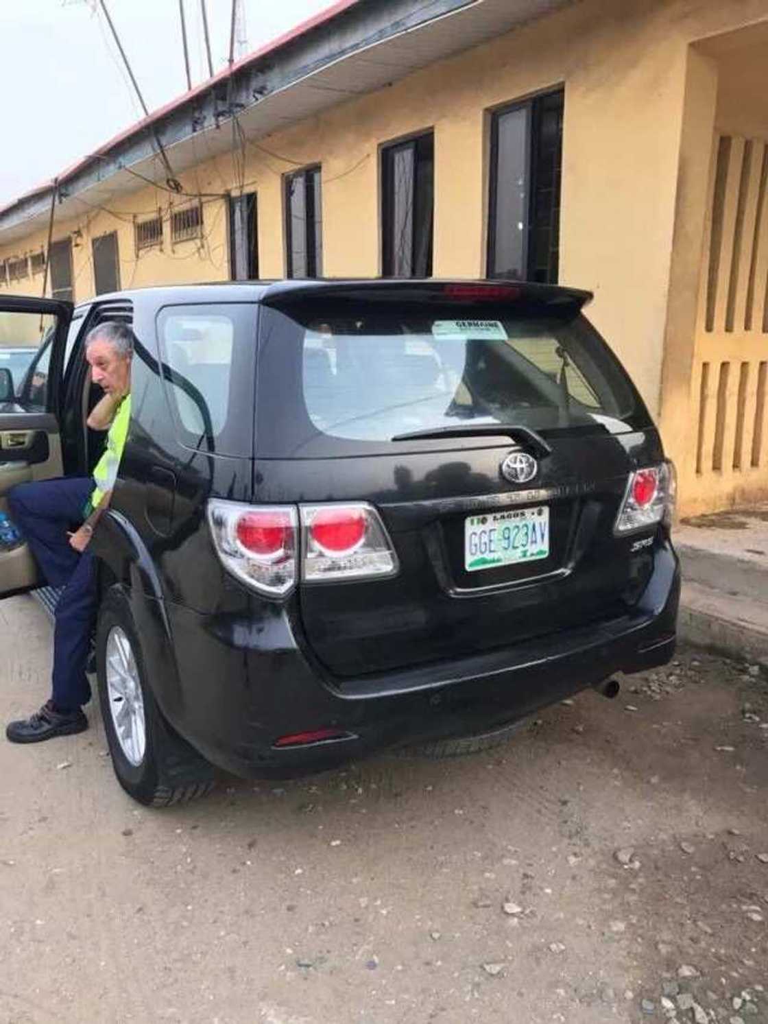 Expatriate arrested for disobeying traffic light and using illegal siren in Lagos