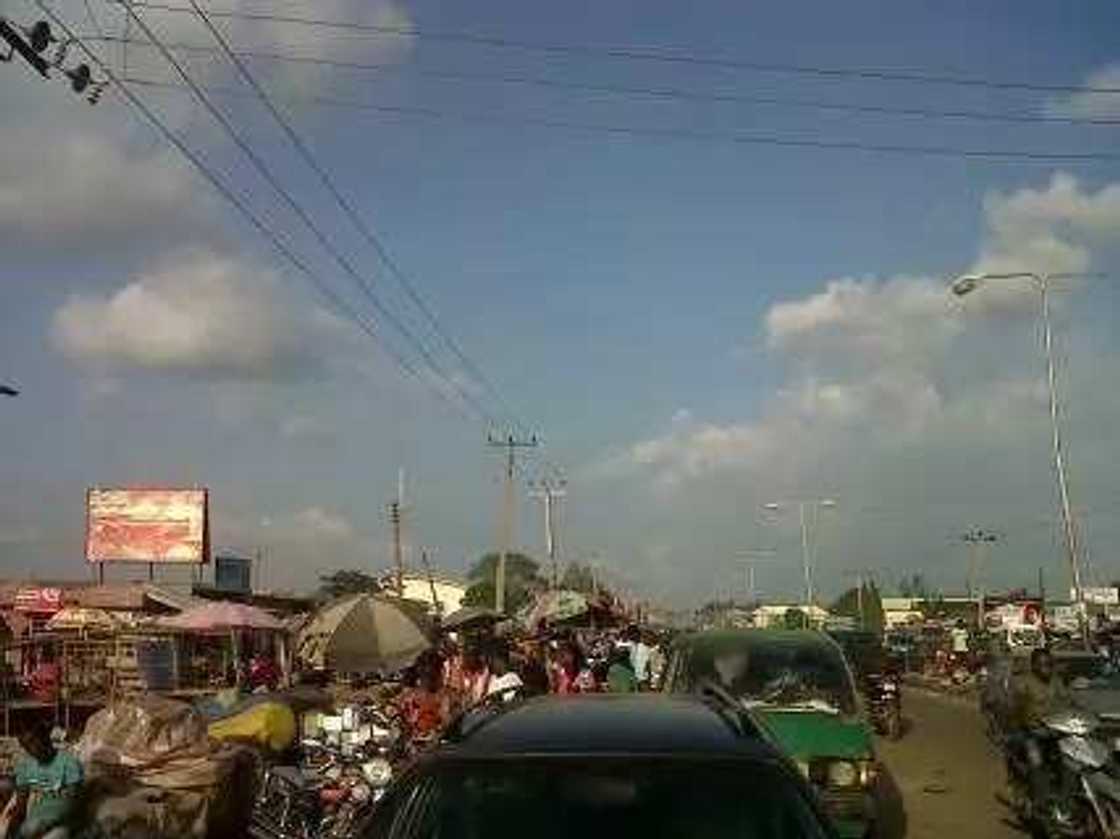 Mata a zindir sunyi zanga-zangar kin jinin gwamnatin Elrufa'i (Hotuna) Mata a zindir sunyi zanga-zangar kin jinin gwamnatin Elrufa'i (Hotuna)