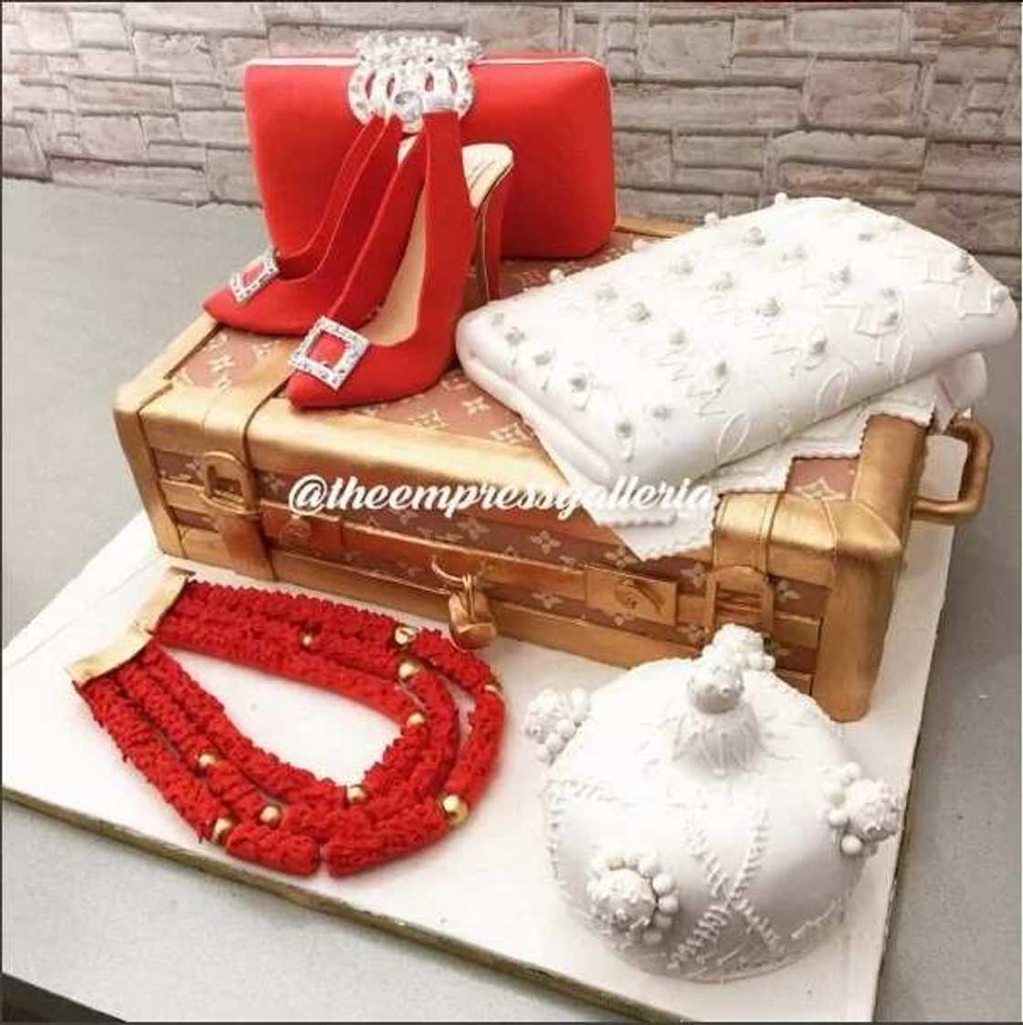 13 traditional wedding cakes that stun you (photos)