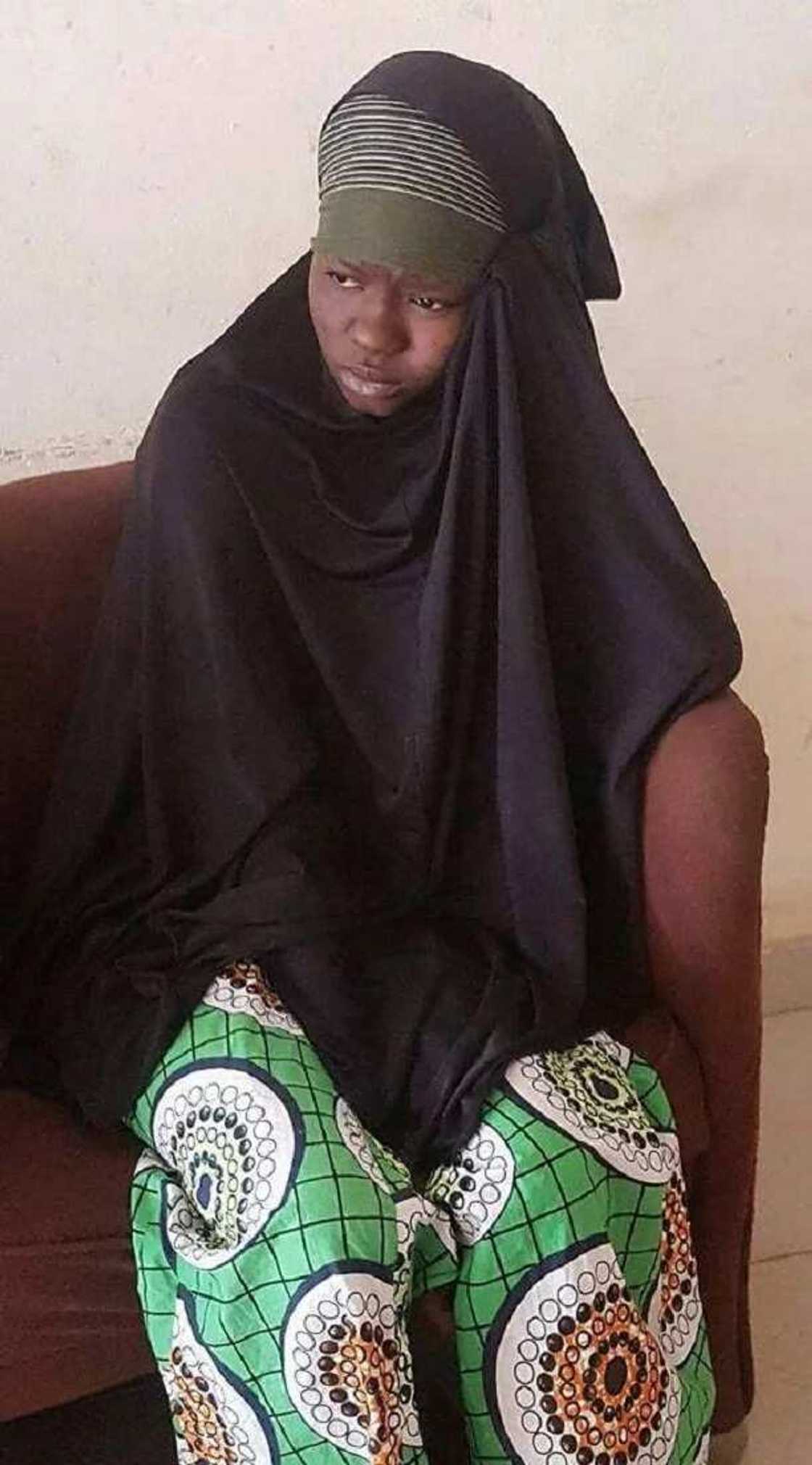 Kannywood: Wata matashiya tayi balaguro daga jamhuriyyar Nijar zuwa Kaduna domin ganin Umar M. Shareef Kannywood: Wata matashiya tayi balaguro daga jamhuriyyar Nijar zuwa Kaduna domin ganin Umar M. Shareef