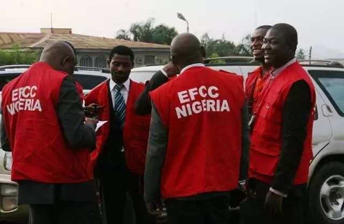 Hukumar EFCC ta shiga maganar batan miliyan N36m da maciji ya hadiye Hukumar EFCC ta shiga maganar batan miliyan N36m da maciji ya hadiye