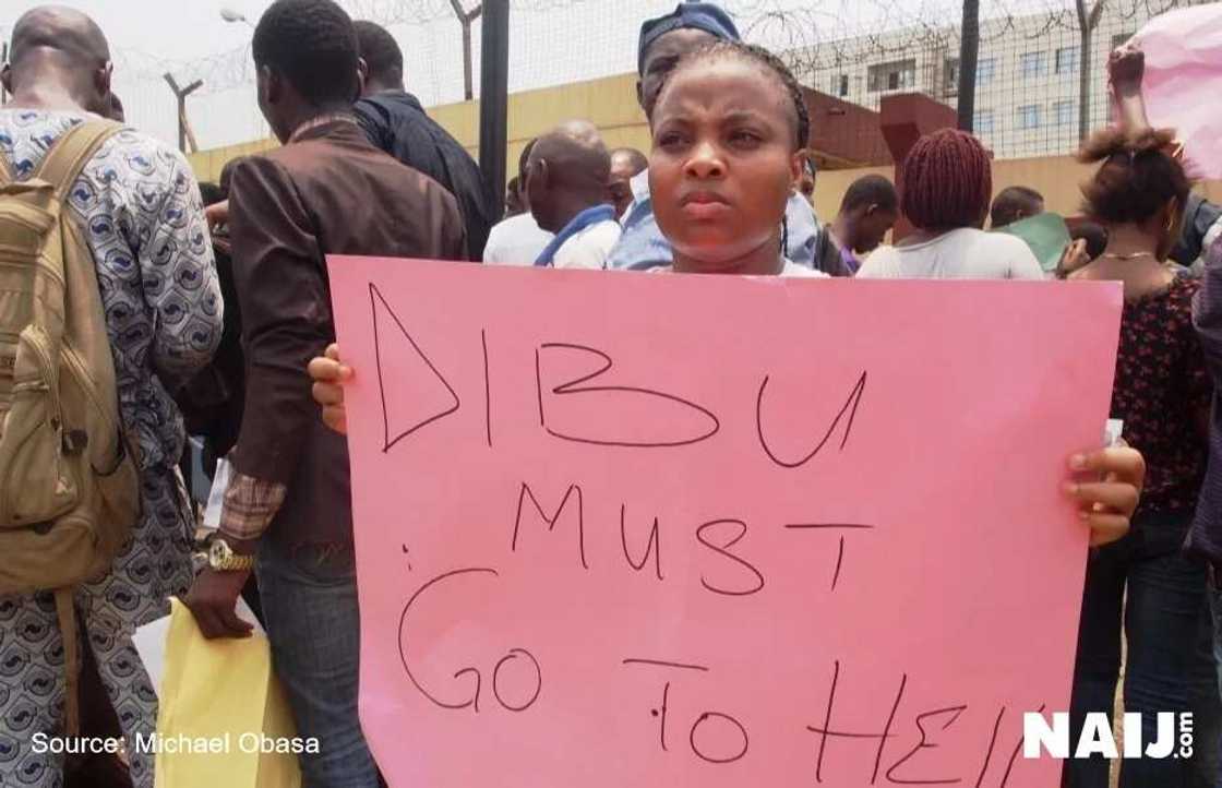 Students reveal JAMB's secret ploy, want registrar sacked (Photos/Video) Students reveal JAMB's secret ploy, want registrar sacked (Photos/Video)