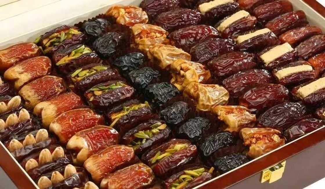 dates fruit dates fruit