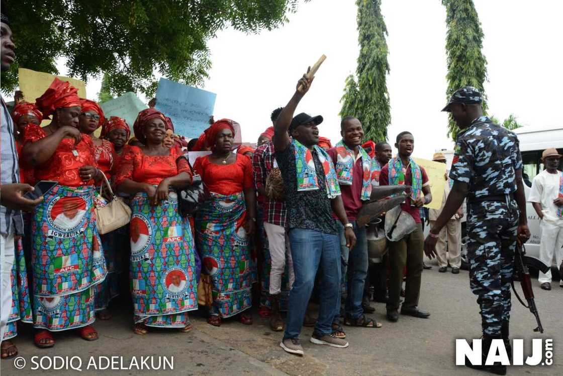 Anambra polls: Senator Andy Uba leads over 40 senators to pick up APC ticket (photos) Anambra polls: Senator Andy Uba leads over 40 senators to pick up APC ticket (photos)