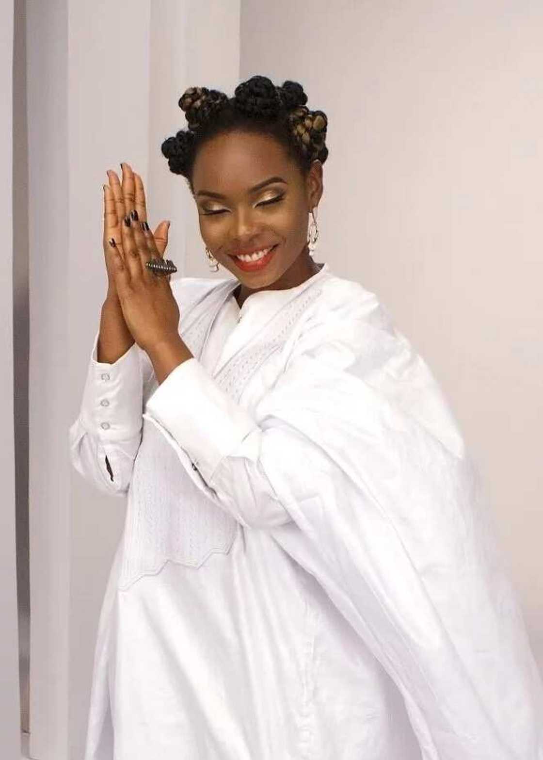 White agbada styles for gentlemen and ladies to rock in 2018 White agbada styles for gentlemen and ladies to rock in 2018