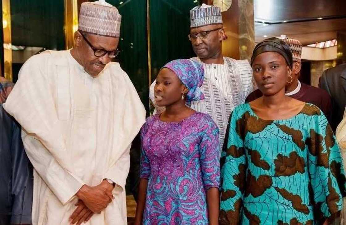 Da dumi-dumi: Shugaba Muhammadu Buhari ya karbi bakoncin malaman jami’ar Maiduguri da Boko Haram ta saki Da dumi-dumi: Shugaba Muhammadu Buhari ya karbi bakoncin malaman jami’ar Maiduguri da Boko Haram ta saki