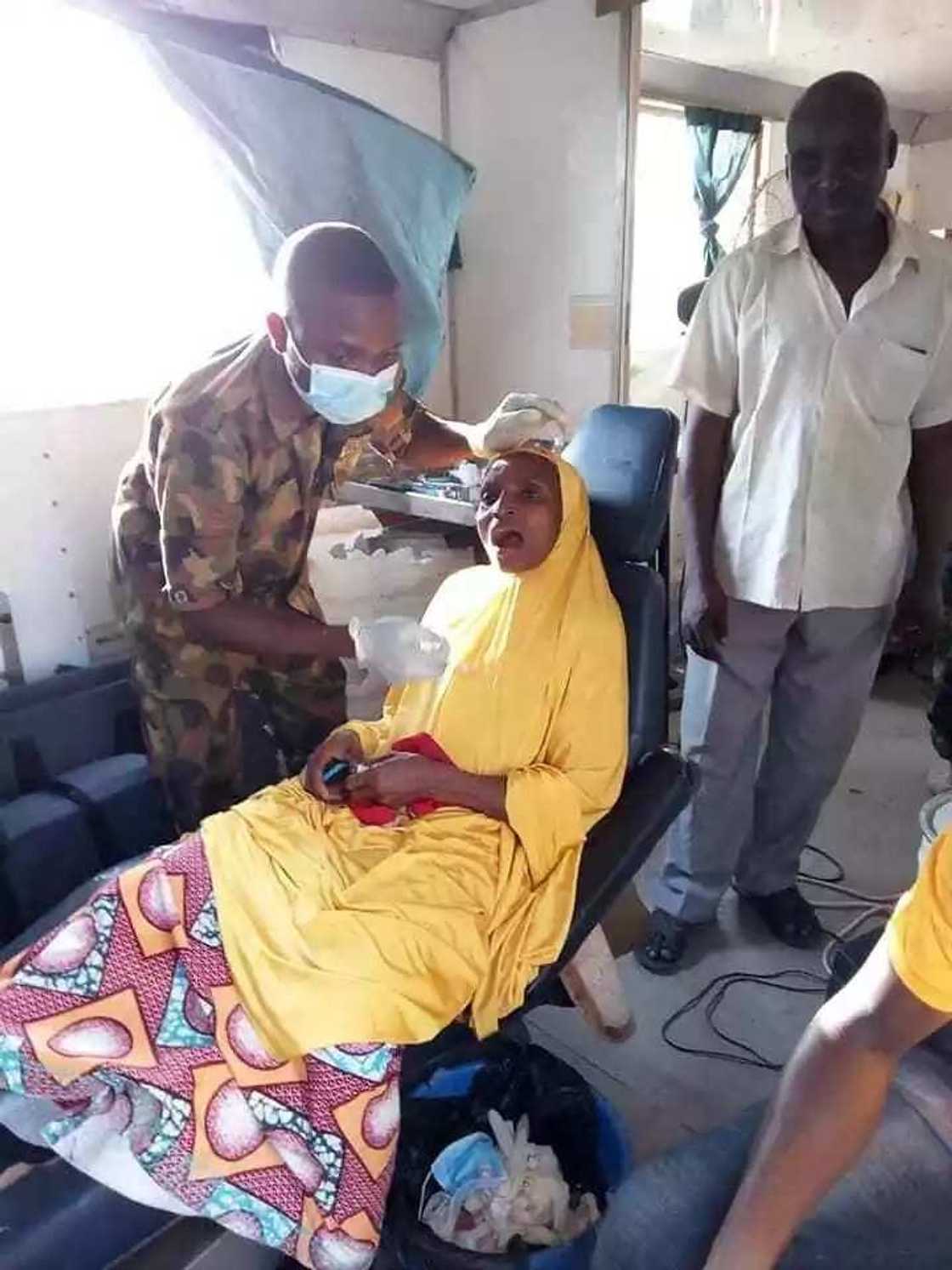 Atisayen AYEM AKPATUMA: Duba hotunan aiyukan jin kai da dakarun soji keyi a jihar Taraba Atisayen AYEM AKPATUMA: Duba hotunan aiyukan jin kai da dakarun soji keyi a jihar Taraba