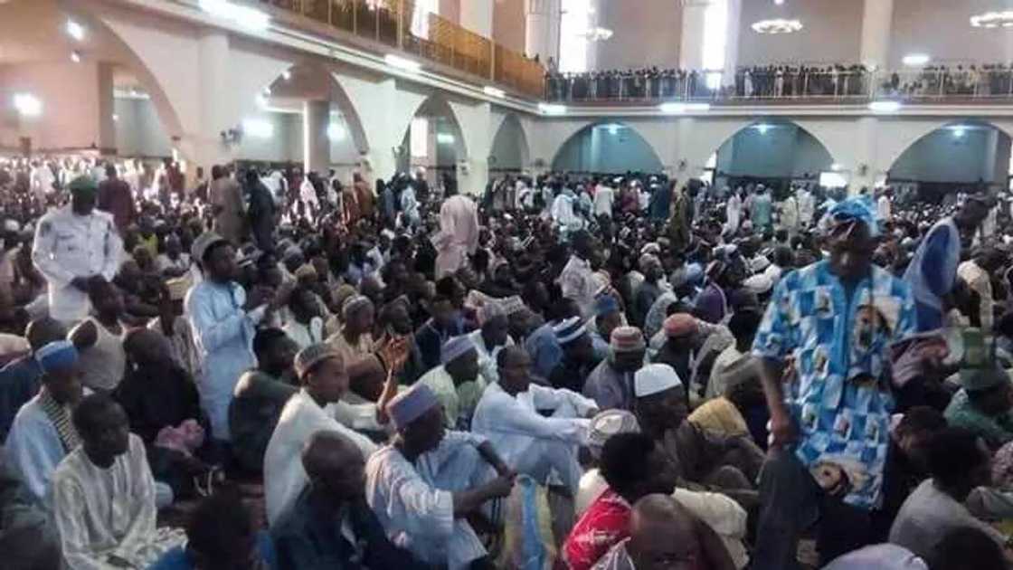 Sheikh Dahiru Bauchi ya jagoranci gudanar da zikirin Juma'a tare da yi wa kasa addu'a a babban masallacin Abuja (hotuna)