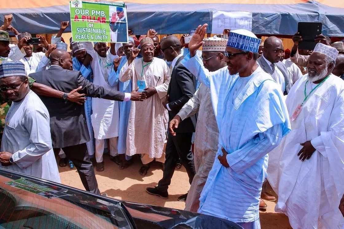 President Buhari arrives polling unit for APC ward congress in Daura President Buhari arrives polling unit for APC ward congress in Daura
