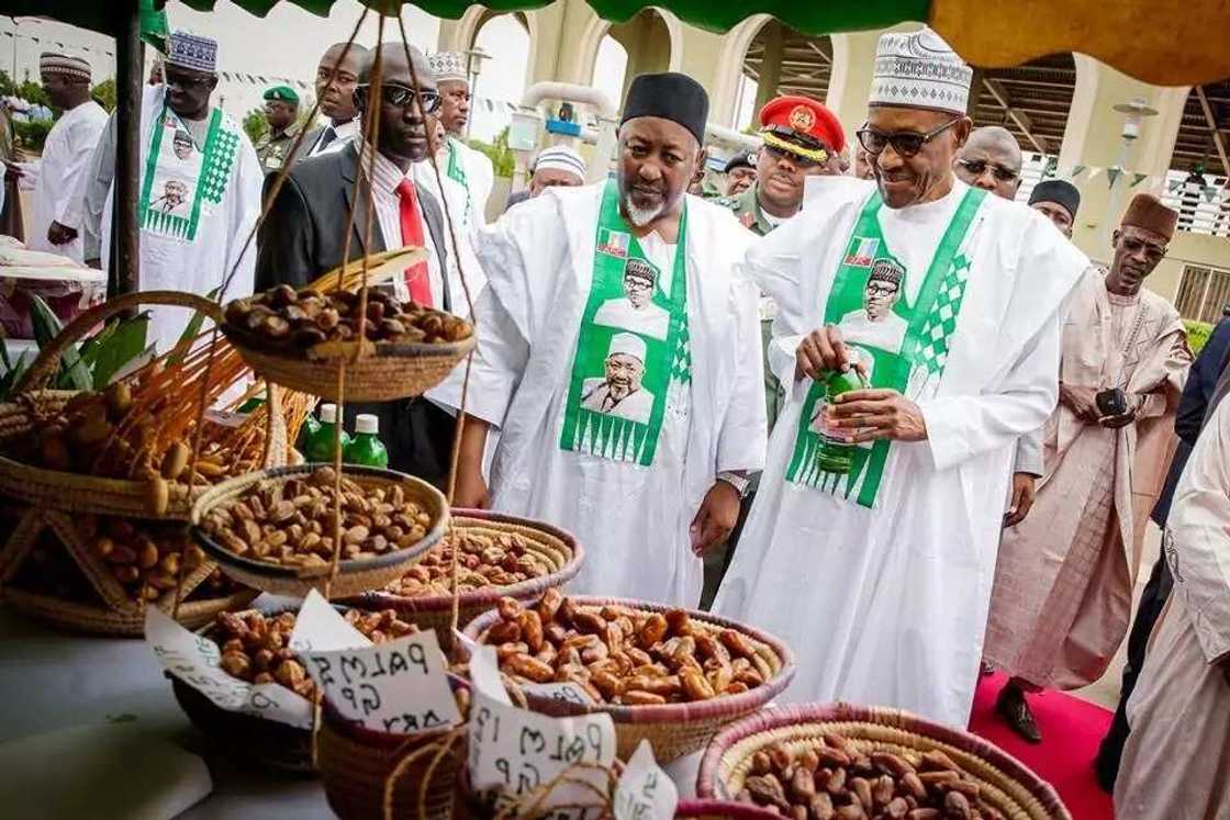 Ayyukan da shugaba Buhari ya kaddamar a ziyarar day a kai Jihar Jigawa (hotuna) Ayyukan da shugaba Buhari ya kaddamar a ziyarar day a kai Jihar Jigawa (hotuna)