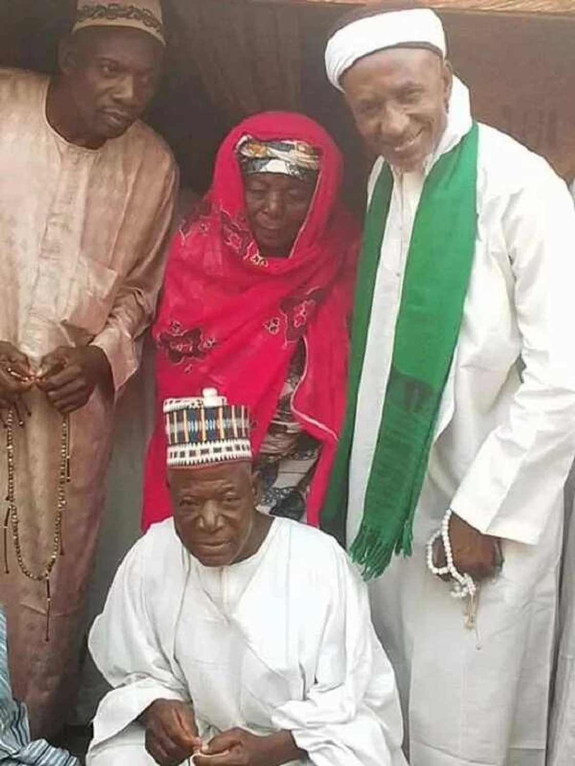 Tsohuwa mai shekara 100 ta musulunta a Abuja Tsohuwa mai shekara 100 ta musulunta a Abuja