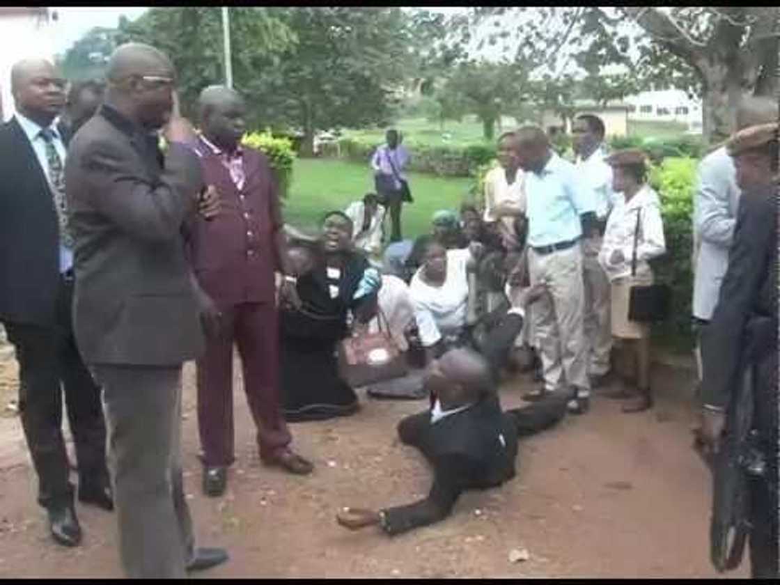 7 Nigerian politicians caught in awkward situations 7 Nigerian politicians caught in awkward situations