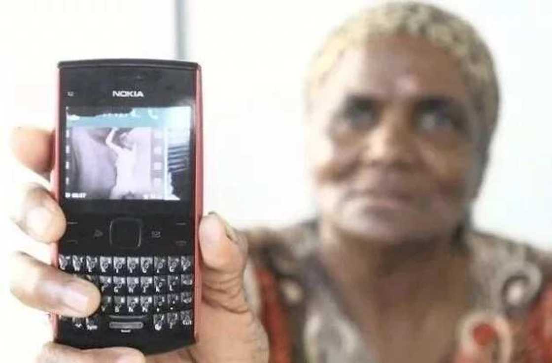 Wata sohuwa ta ke yarinya musulumi kotu domin tana yawan tura ma yaronta hotuna da basu dace ba Wata sohuwa ta ke yarinya musulumi kotu domin tana yawan tura ma yaronta hotuna da basu dace ba