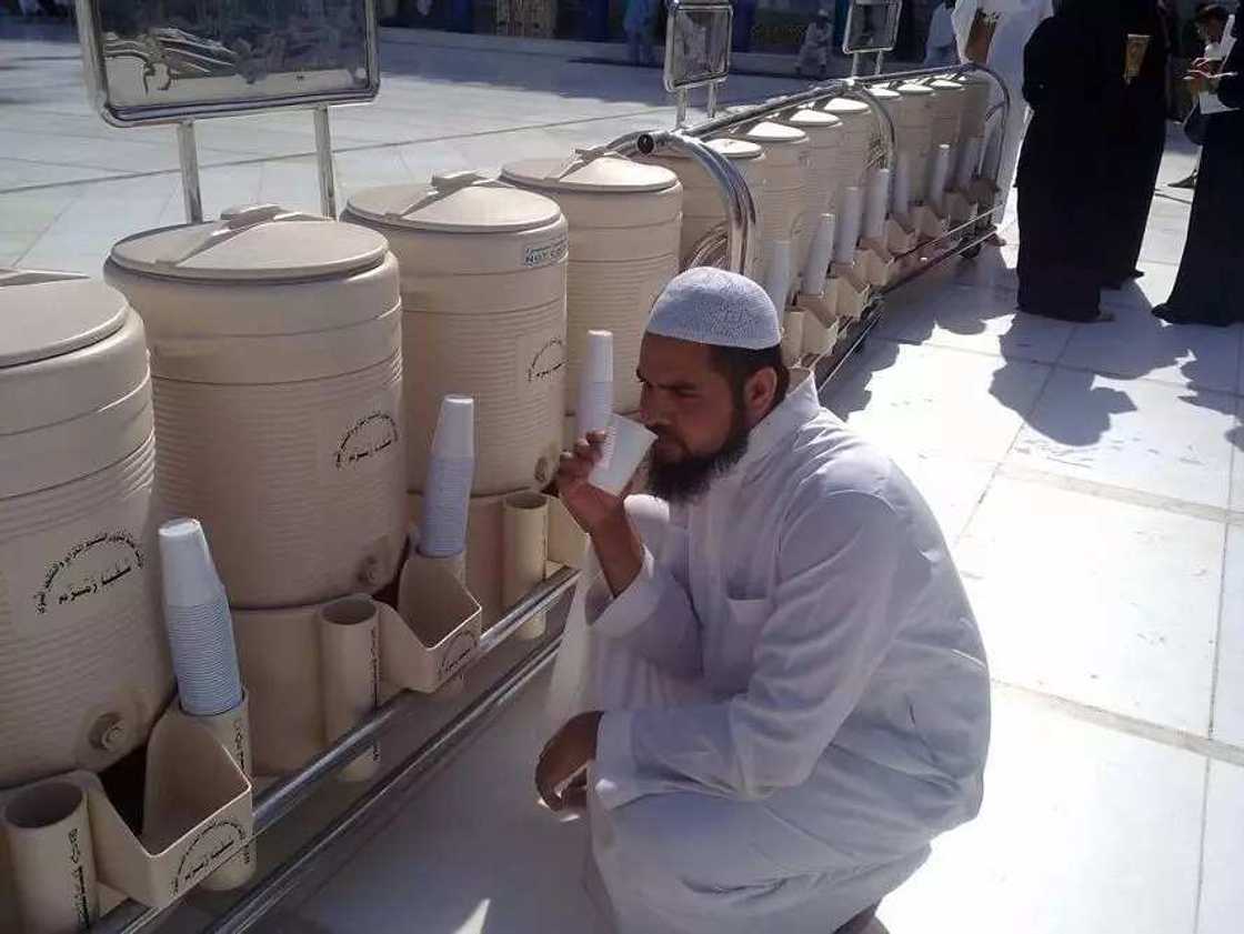 Ruwan Zam-Zam Ruwan Zam-Zam