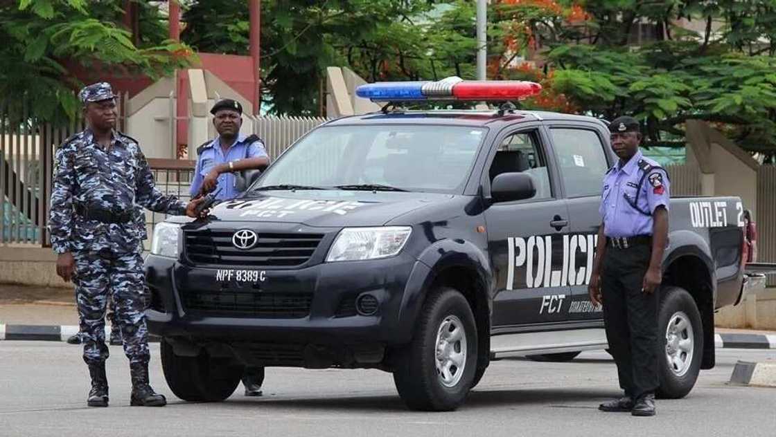 Nigerian policemen Nigerian policemen