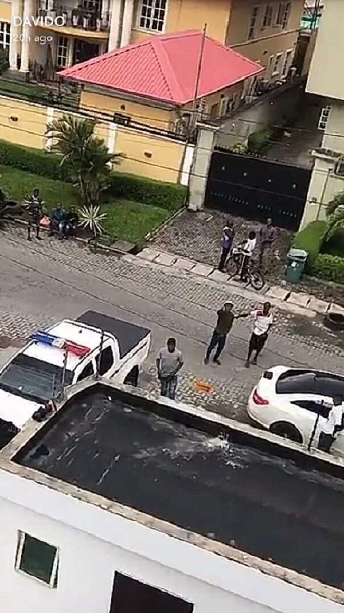 Once again, Davido splashes his cash on lucky fans Once again, Davido splashes his cash on lucky fans