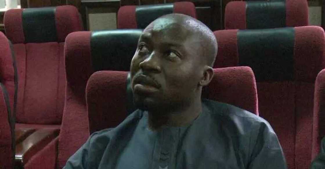 Hukumar EFCC ta maka yaron wani tsohon gwamna Kotu bisa karkatar da kudi naira biliyan 1.5 Hukumar EFCC ta maka yaron wani tsohon gwamna Kotu bisa karkatar da kudi naira biliyan 1.5