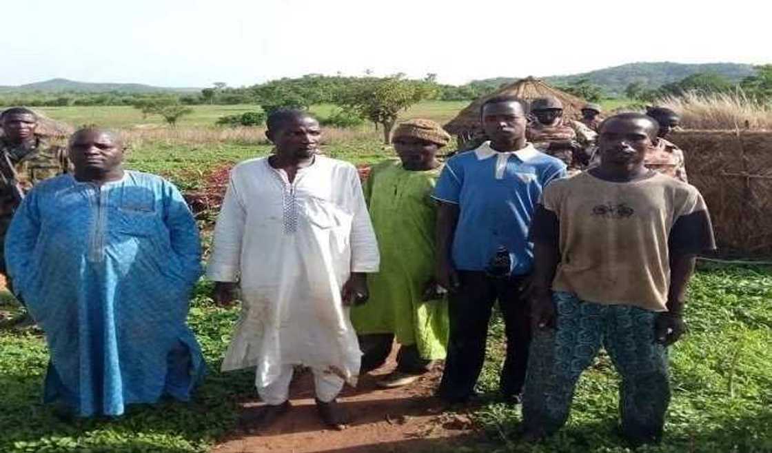 Madallah: Duba hoton wasu mutane 8 da dakarun soji suka ceto daga masu garkuwa a jihar Kaduna Madallah: Duba hoton wasu mutane 8 da dakarun soji suka ceto daga masu garkuwa a jihar Kaduna