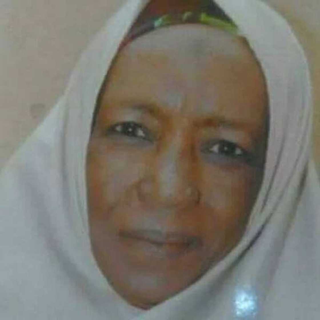 ABIN AL'AJABI: Wata aya ta bayyana a kabarin Sharifiya Hajiya Halimatu Sheik Sidi Attahiru Sakkwato ABIN AL'AJABI: Wata aya ta bayyana a kabarin Sharifiya Hajiya Halimatu Sheik Sidi Attahiru Sakkwato