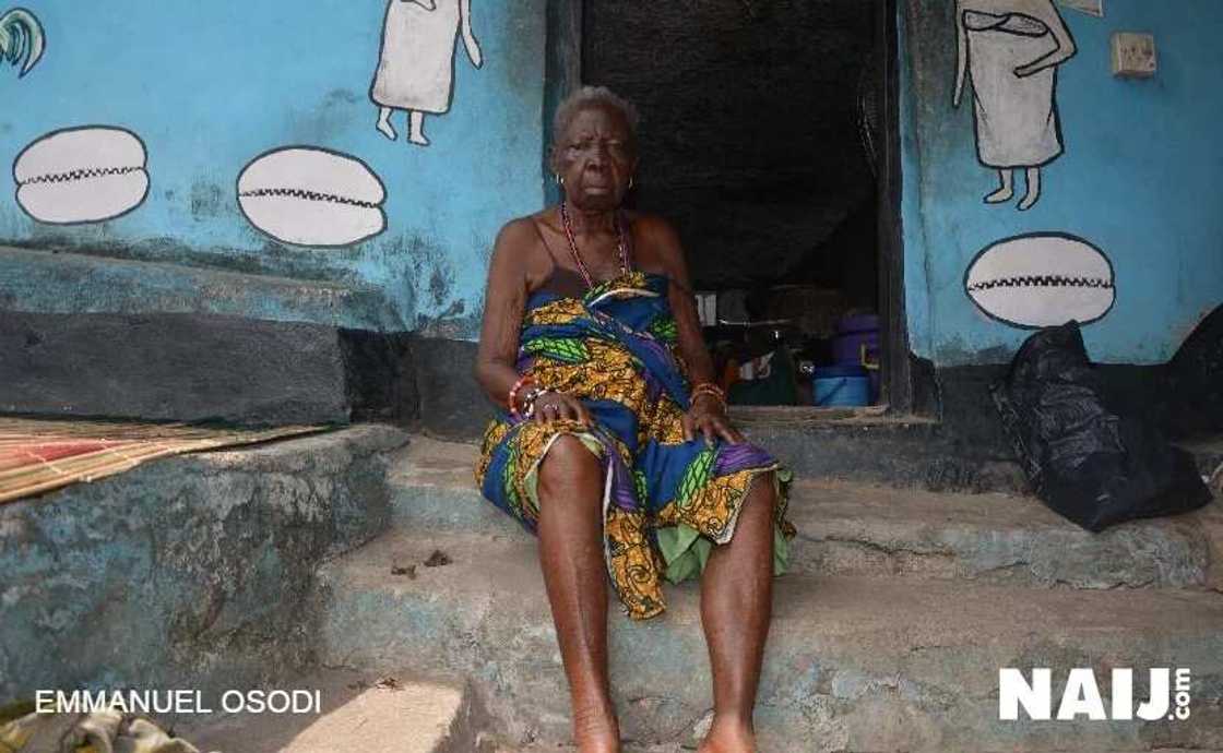 131-year-old Iya Orisa living under Olumo Rock (photos, video) 131-year-old Iya Orisa living under Olumo Rock (photos, video)