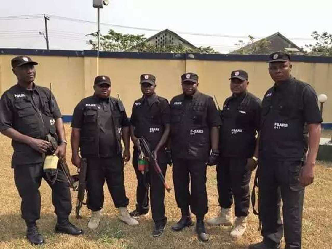 Abun bakin ciki yayinda jami’in SARS ya harbe jami’in LASTMA har lahira Abun bakin ciki yayinda jami’in SARS ya harbe jami’in LASTMA har lahira