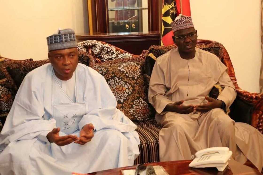 Saraki ya kai wa iyalan Buratai da tsohon Sakataren Gwamnati gaisuwa Saraki ya kai wa iyalan Buratai da tsohon Sakataren Gwamnati gaisuwa