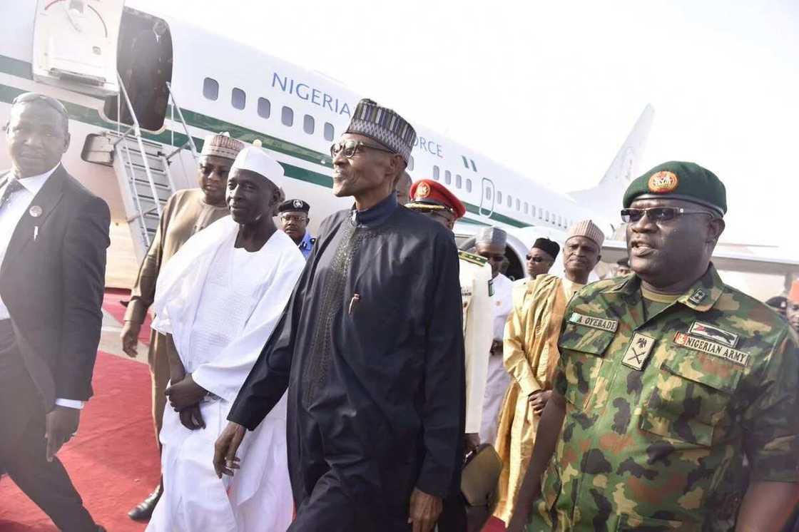 Buhari refuses to answer questions from journalists on return to Nigeria Buhari refuses to answer questions from journalists on return to Nigeria