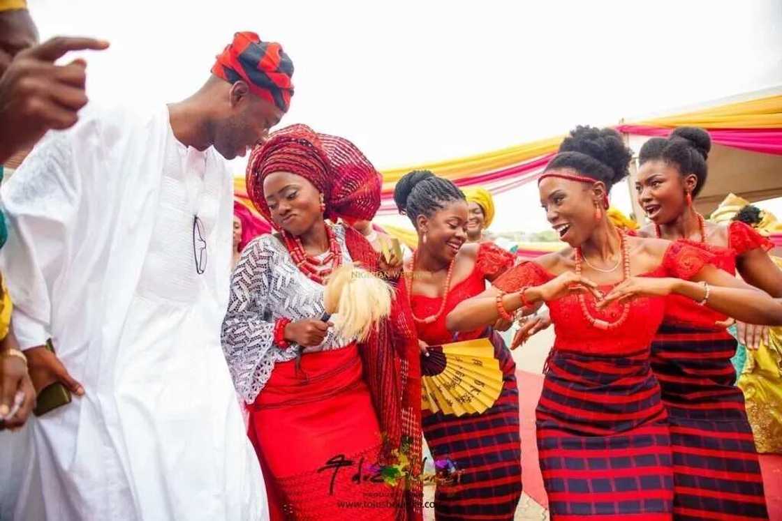 Idoma traditional attire (wedding) Idoma traditional attire (wedding)
