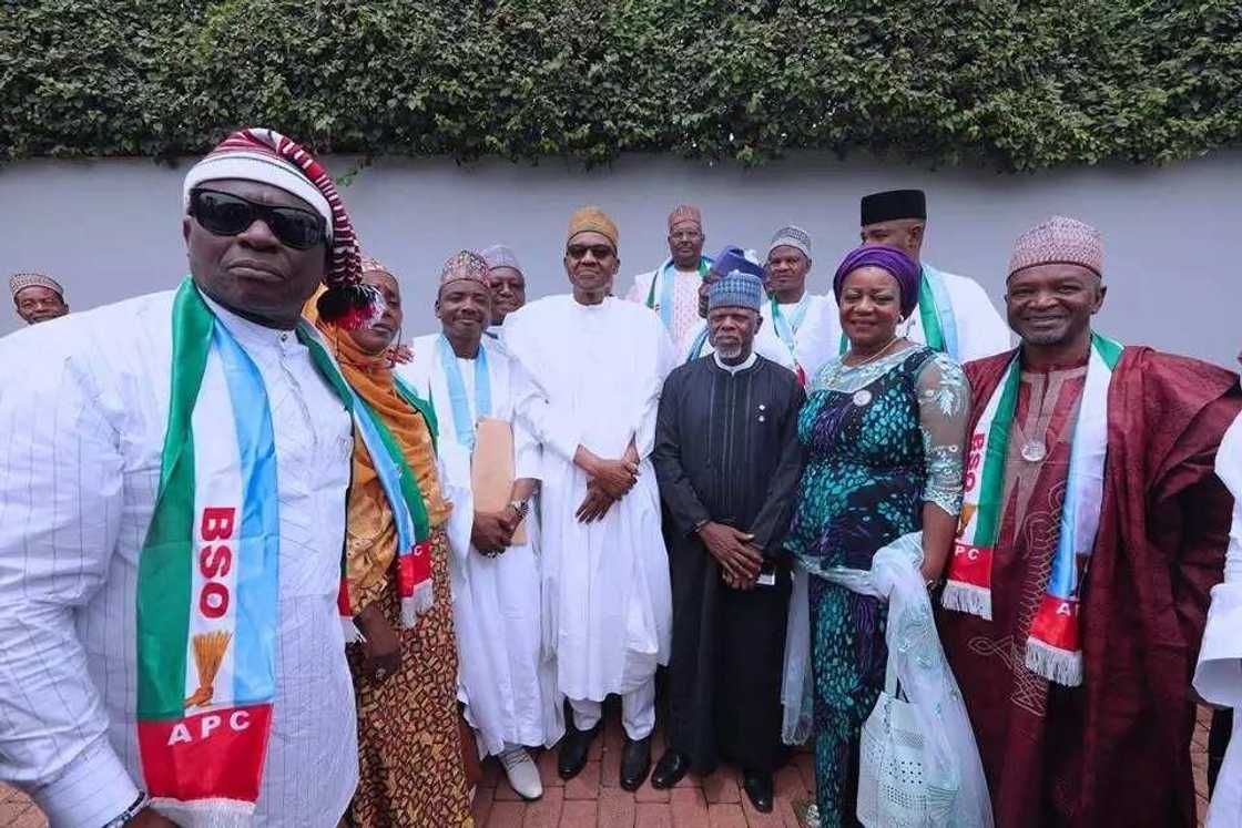 Hotunan ganawar shugaba Buhari da mambobin kungiyar magoya bayansa BSO Hotunan ganawar shugaba Buhari da mambobin kungiyar magoya bayansa BSO
