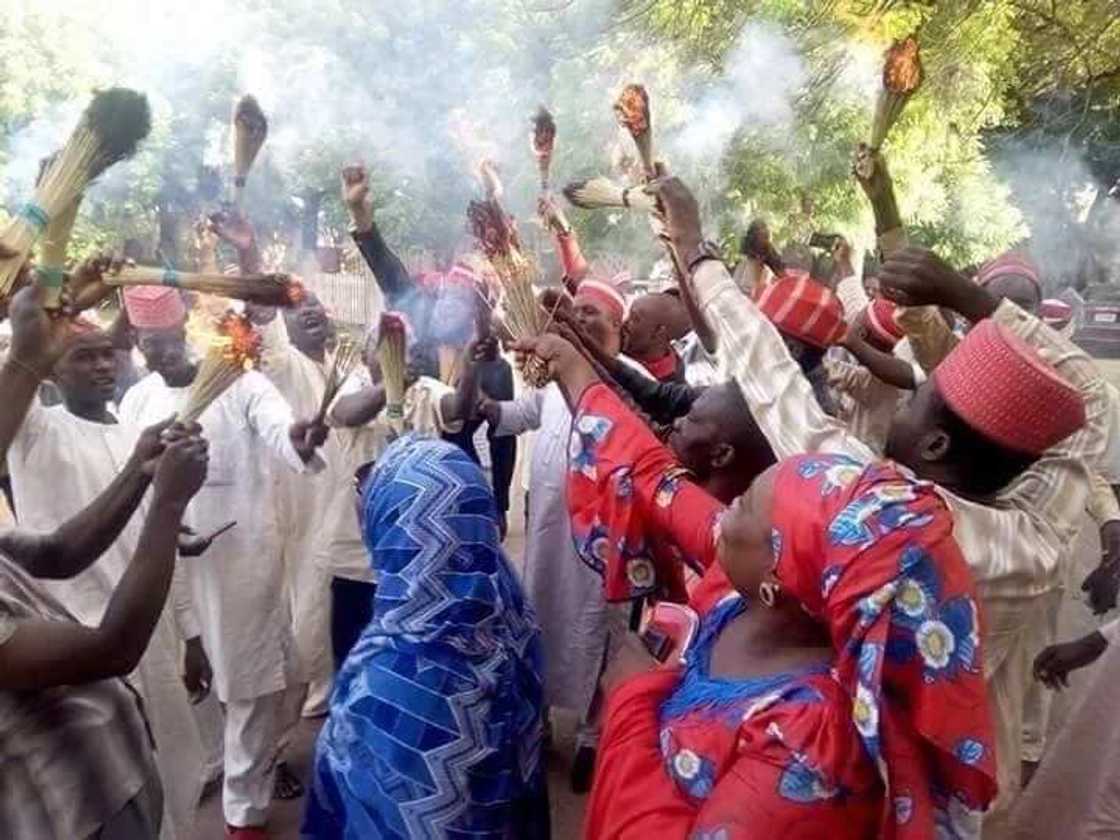 Magoya bayan Kwankwasiyya sun bar APC, sun cinnawa tsinsiya wuta a Nasarawa