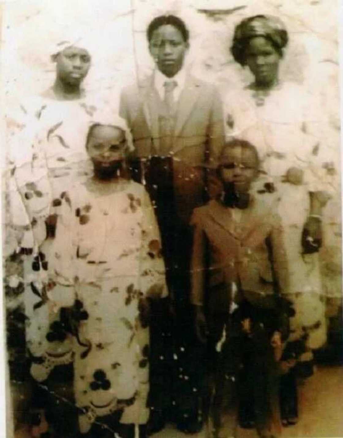 5 tear-jerking throwback photos celebrating late actress Moji Olaiya 5 tear-jerking throwback photos celebrating late actress Moji Olaiya