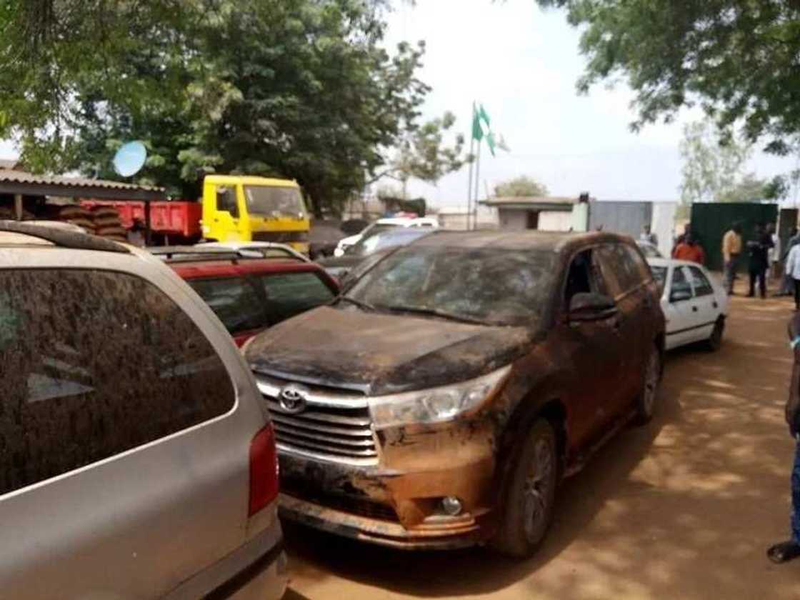 Dubi hotunan kayayakin da jami'an Kwastam suka kwace a jihar Ogun Dubi hotunan kayayakin da jami'an Kwastam suka kwace a jihar Ogun