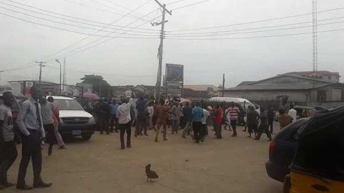 BREAKING: Fever grips Abia state, as pro-Biafrans celebrate Kanu in Aba BREAKING: Fever grips Abia state, as pro-Biafrans celebrate Kanu in Aba