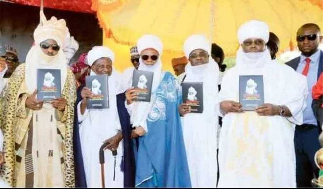 Dangote yayi ɓarin kuɗi a bikin ƙaddamar da littafin marigayi Sarkin Kano, Muhammadu Sunusi I Dangote yayi ɓarin kuɗi a bikin ƙaddamar da littafin marigayi Sarkin Kano, Muhammadu Sunusi I