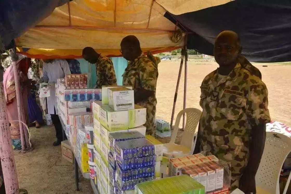 Sojoji sun duba lafiyar yan farar hula a kyauta a garin Maiduguri (hotuna) Sojoji sun duba lafiyar yan farar hula a kyauta a garin Maiduguri (hotuna)