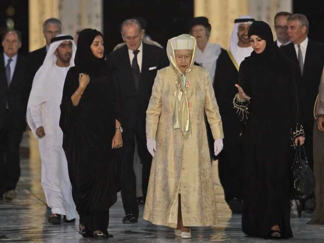 Menene gaskiyar rahotanni da ke yawo cewa wai Sarauniyar Ingila na kalen dangi da annabi Menene gaskiyar rahotanni da ke yawo cewa wai Sarauniyar Ingila na kalen dangi da annabi